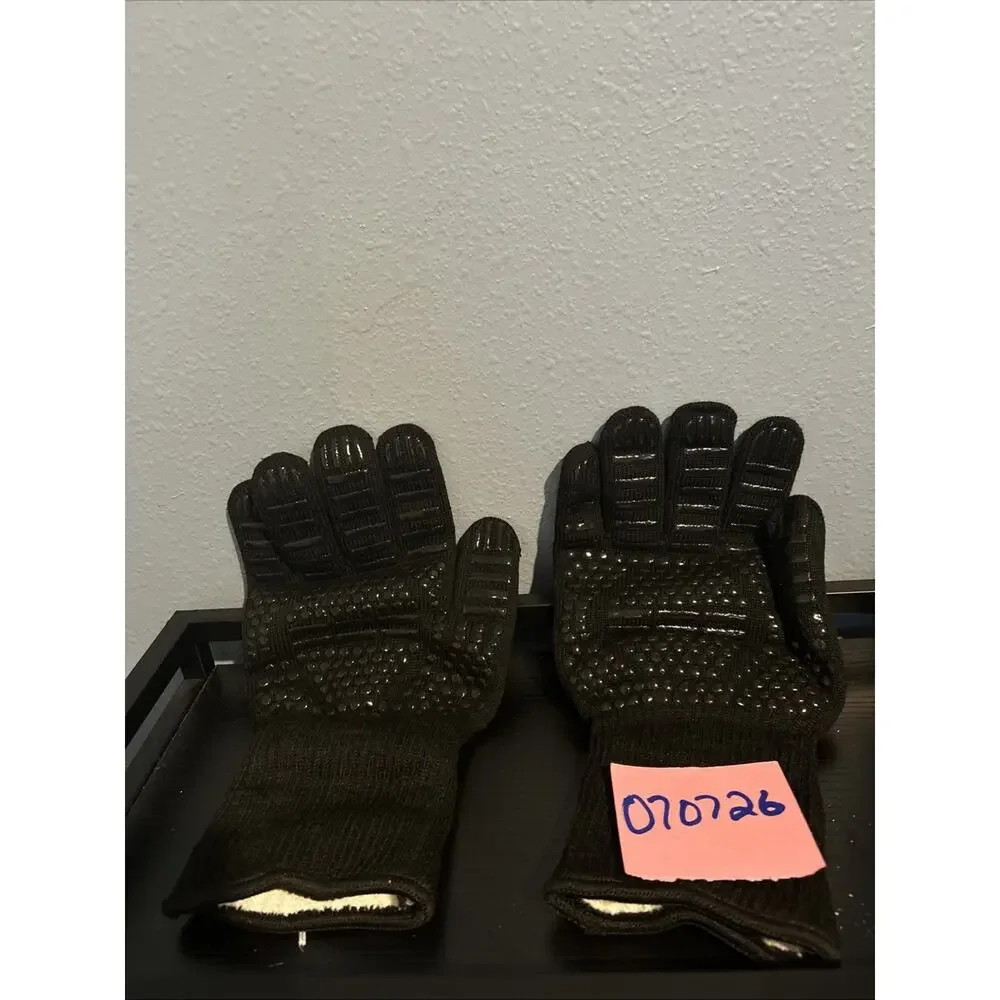 Heat Resistant Gloves - Bbq, Grill, Oven, Camping, New In Open Box 660 Degrees
